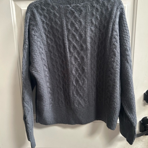 New Favorite Daughter Oversized Gray Cable Knit Sweater Sz S - Picture 9 of 13